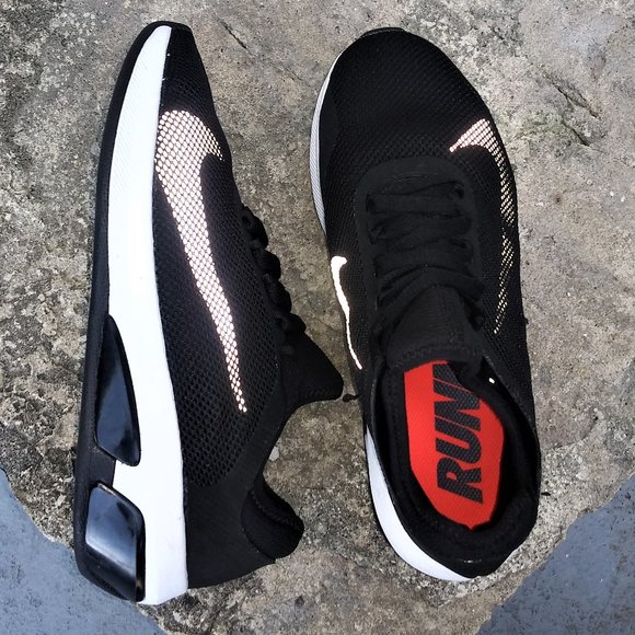 Nike Shoes - New Nike Air Max Fly